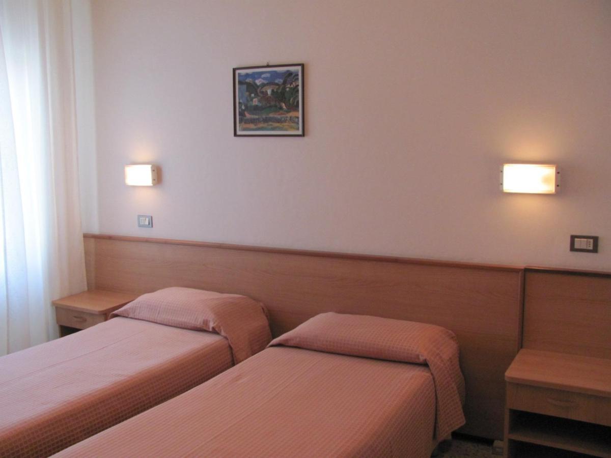 Albergo Moretti Senigallia Szoba fotó